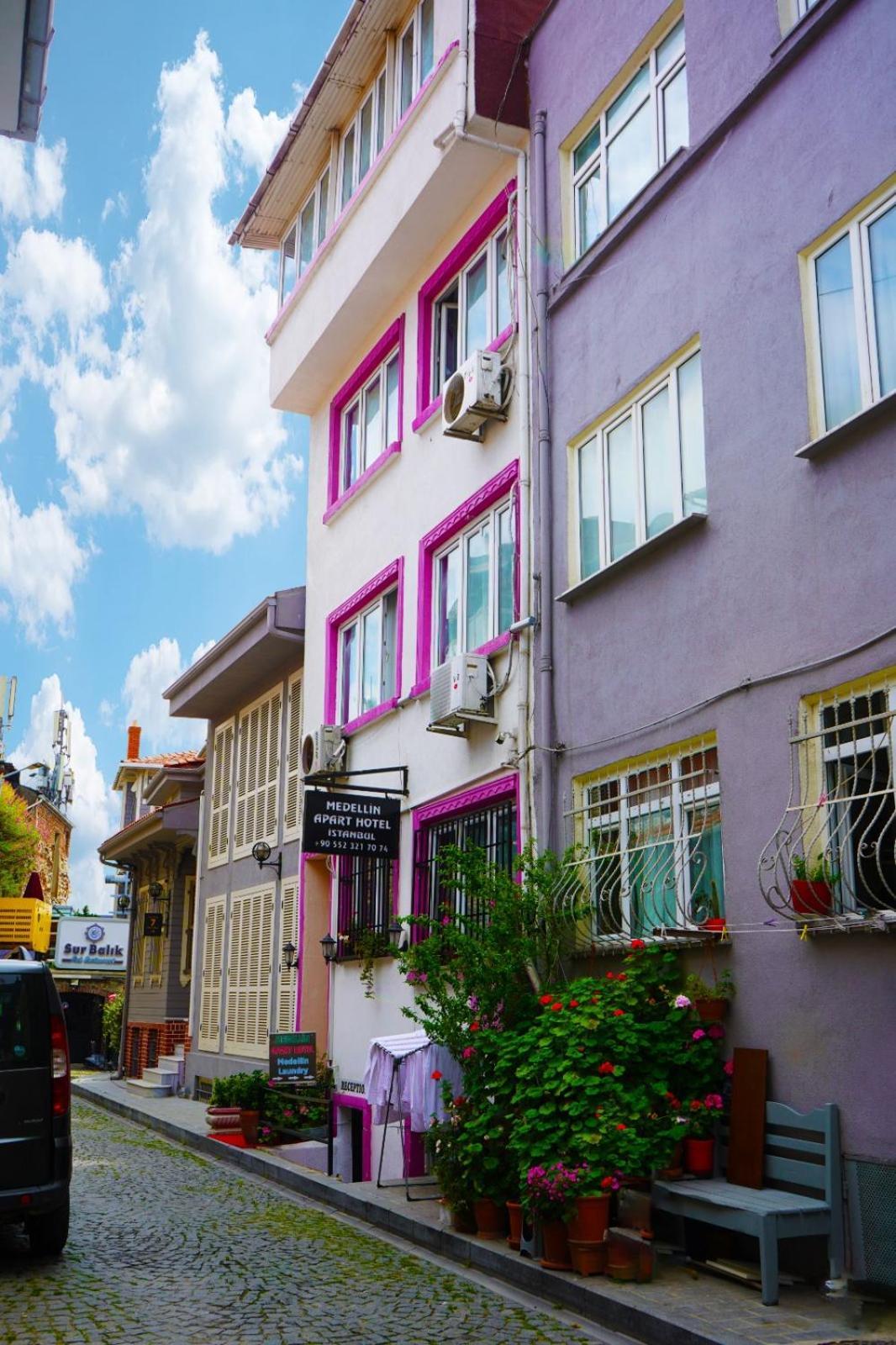 Medellin Apart Hotel Istanbul Bagian luar foto